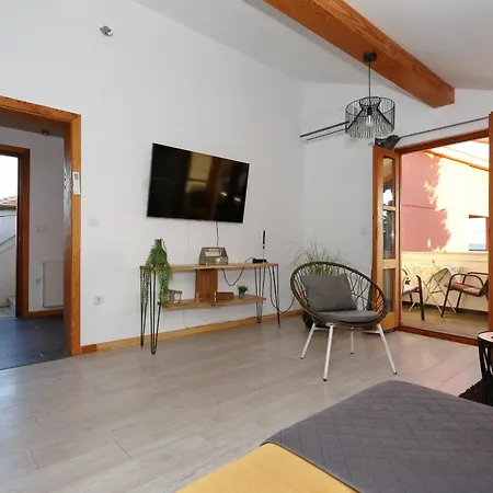 Apartment Fraj With Jacuzzi Zadar