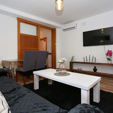 Fraj With Jacuzzi Apartment *