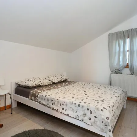 Apartment Fraj With Jacuzzi Zadar