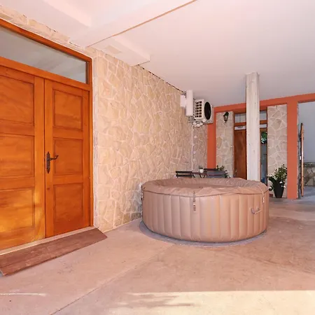 Apartment Fraj With Jacuzzi *
